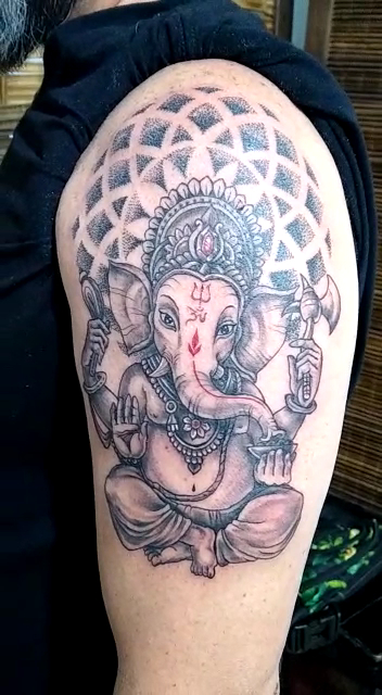 Tatuaje de Ganesh realizado en Manuk Tattoo
